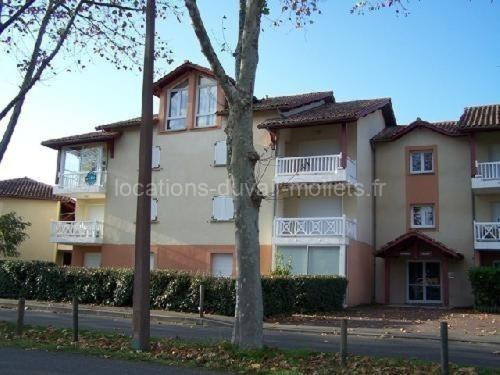 Photo de Appartement T2 ocean location avec terrasse et parking 200 m de la plage