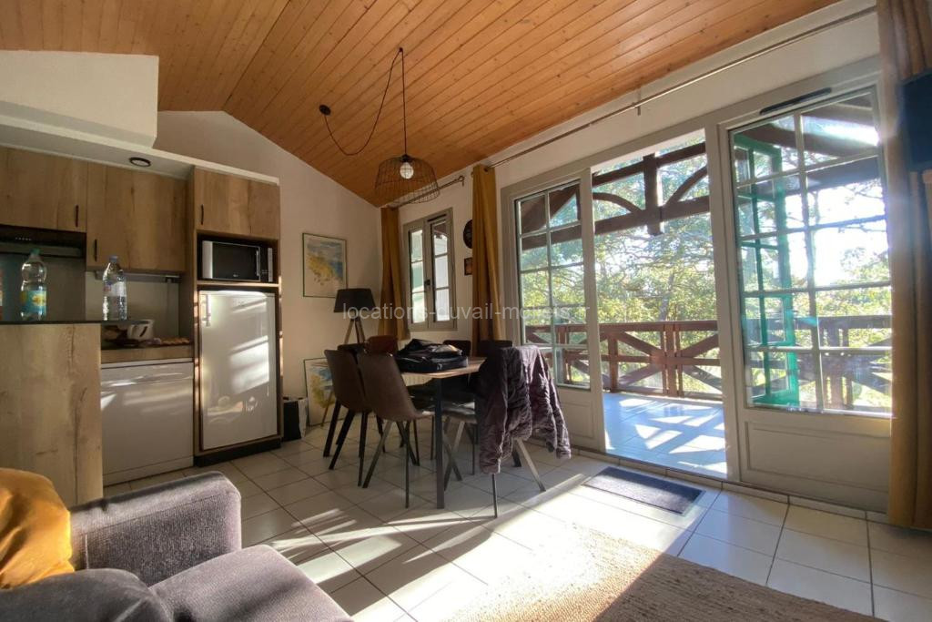 photo de Charming Apt With Balcony And Golf View