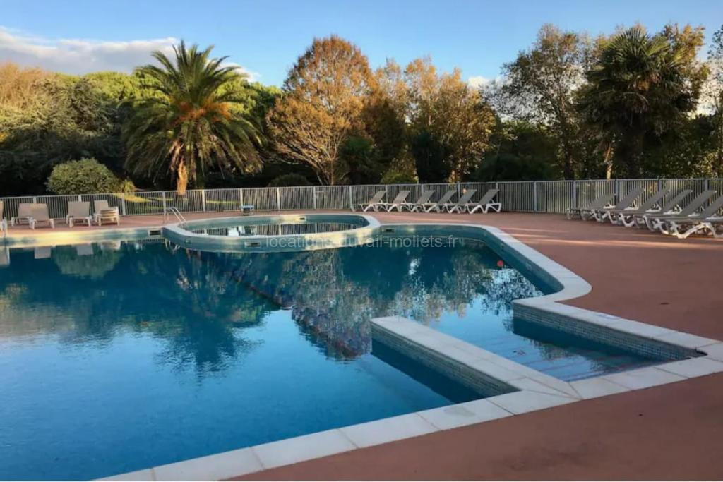 Photo de Very quiet house with shared swimming pool