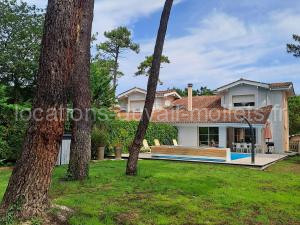 Villa with swimming pool 500 m from the beach à Moliets-et-Maa