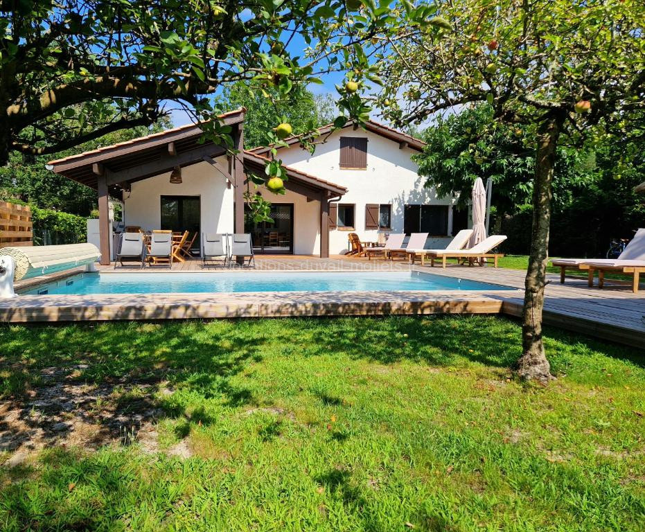 Villa 12 personnes Avec piscine et vélos Proche océan