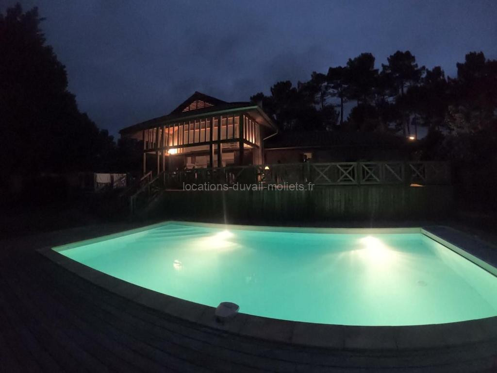 Photo de Villa 5 bedrooms 4 bathrooms large swimming pool