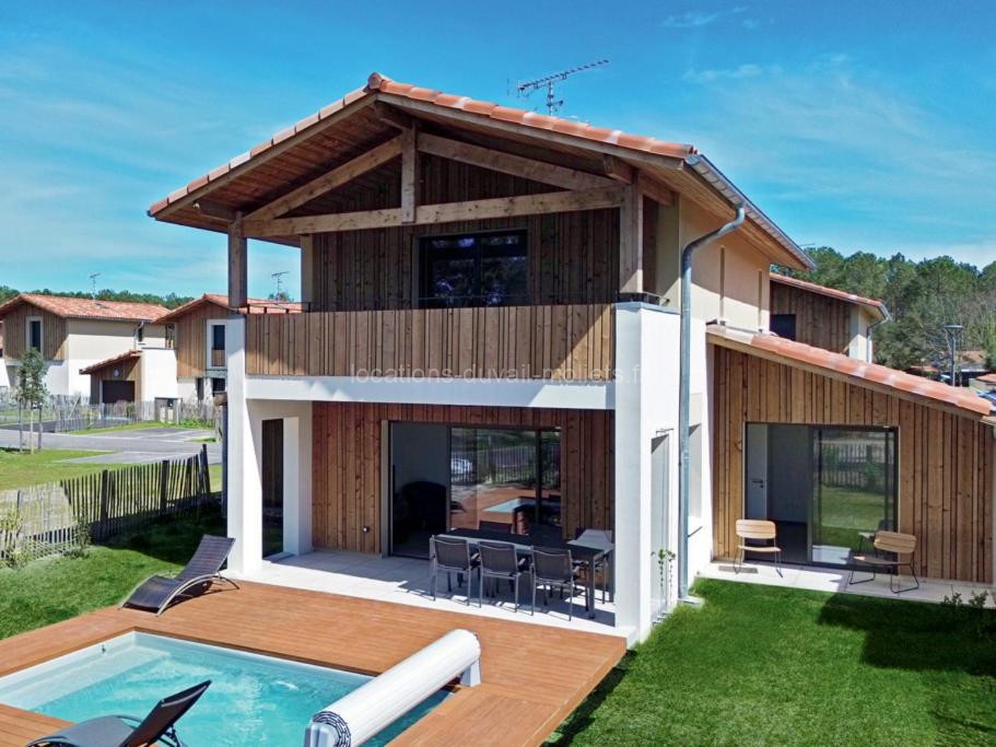 Photo de Le Cottage Des Glycines - Piscine chauffée