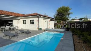 VILLA ALAÏA neuve avec piscine, pétanque proche plage et golf à Moliets-et-Maa